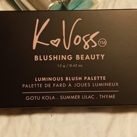 Blush - Picture 3 of 4